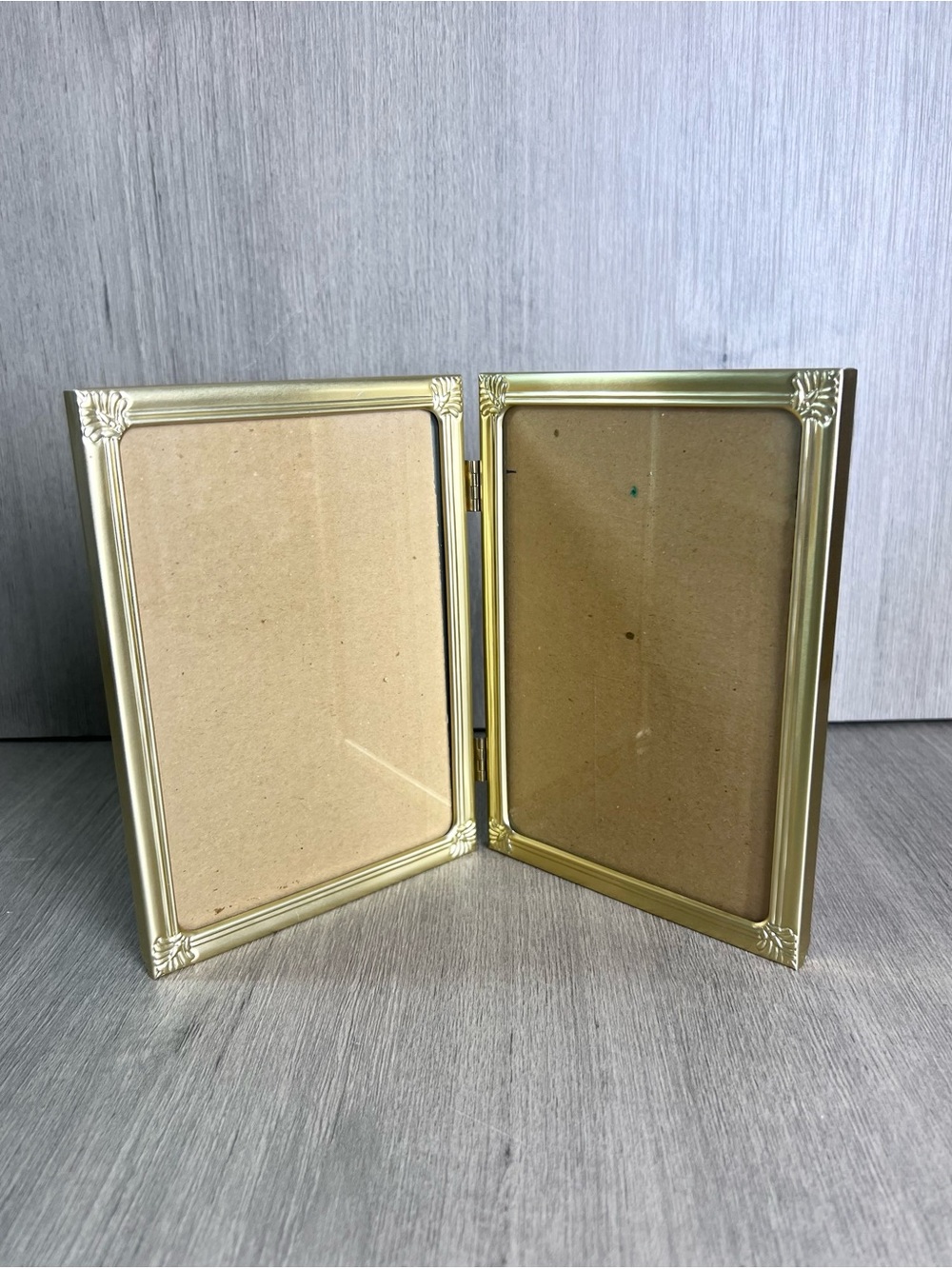 Hinged double picture frame goldtone 90s photo display 5X7